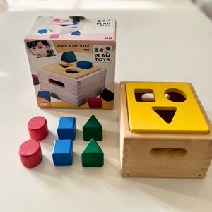 Plan Toys Shape & Sort It Out - 1+